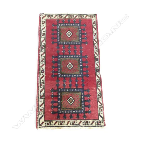HAND KNOTTED WOOL PILE RUG 900x480mm