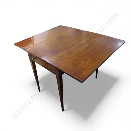 GEORGIAN MAHOGANY DROP SIDE TABLE, 1 HANDLE BROKEN IN DRAWER, 800x510x695mm