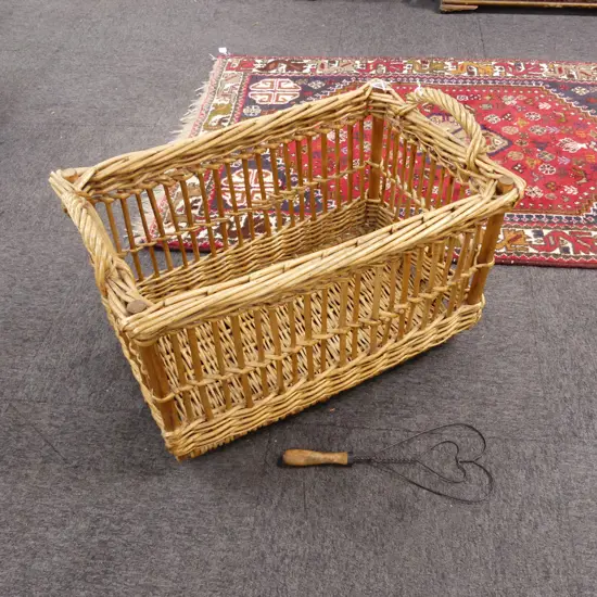 LG FRENCH CANE BASKET 665x430x455mm + HEART WHIP