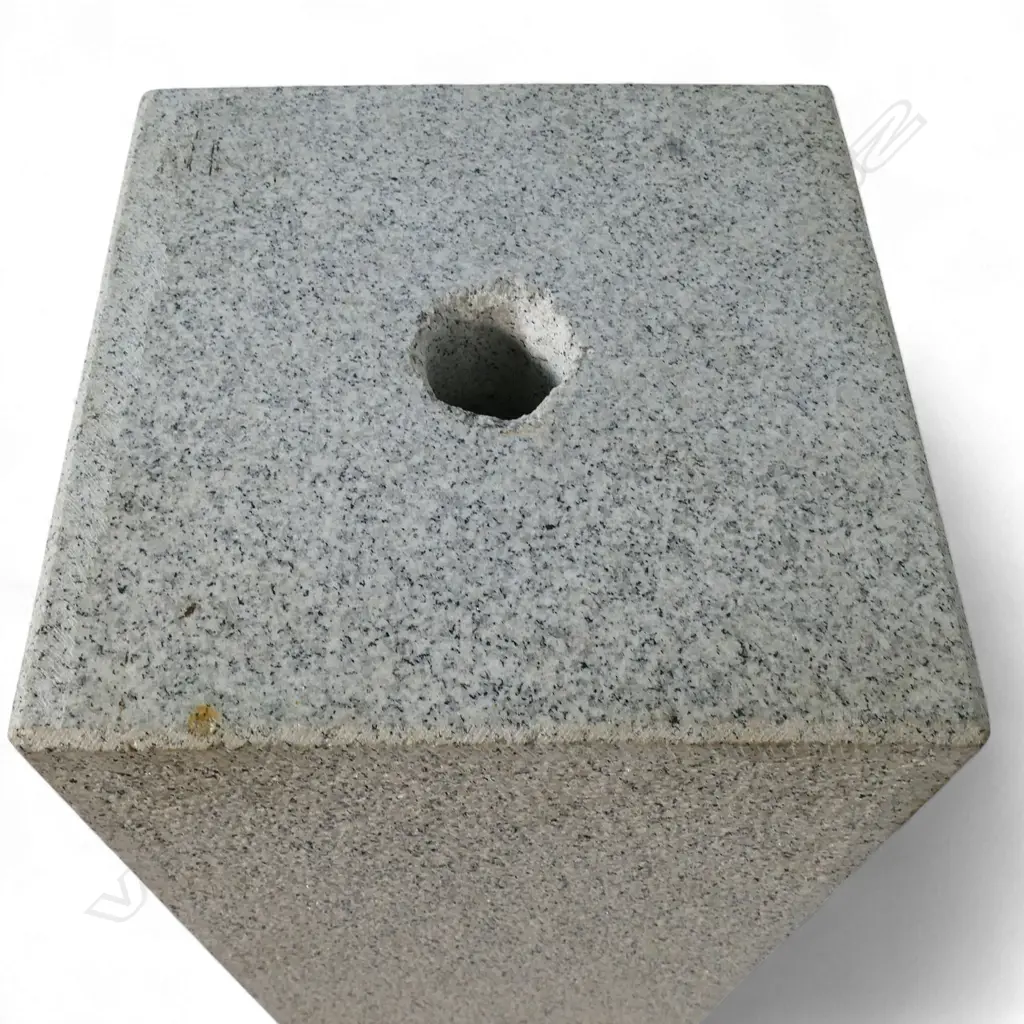 A square granite column, Image 1++