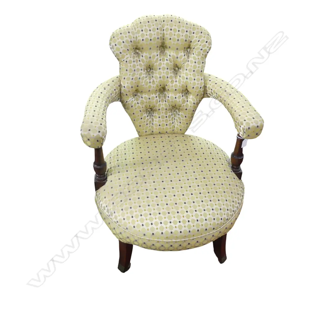UPHOLSTERED VICTORIAN TUB CHAIR Image 1++