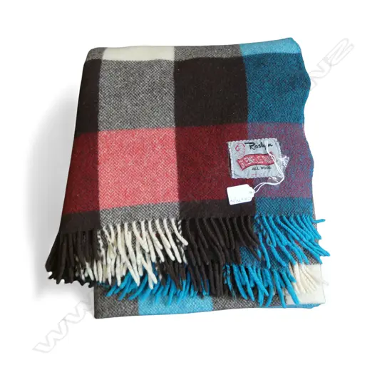 VINTAGE NZ WOOL TRAVEL RUG BY ROSLYN EXCELLENT CONDITION, L.1560MM W.1280MM