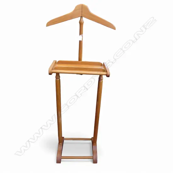 PORTABLE VALET STAND