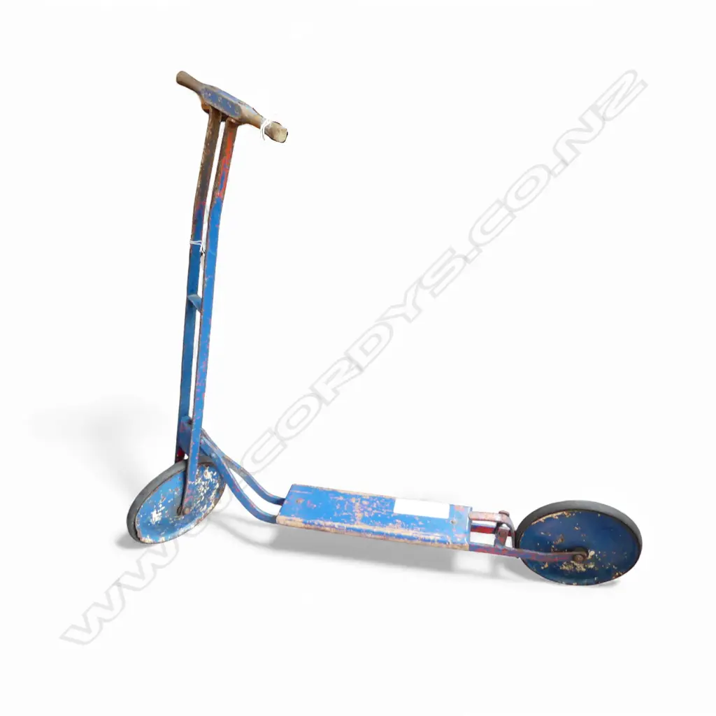 VINTAGE LINES BROS LTD TRI-ANG KICK SCOOTER Image 1++