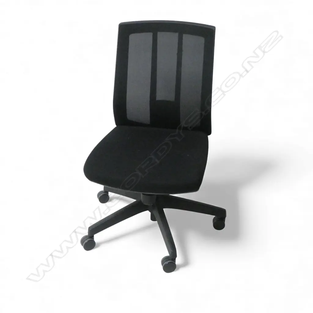 EXECUTIVE OFFICE CHAIR Image 1++