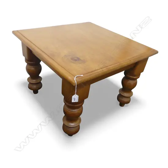 PINE SIDE TABLE 600x585x430mm
