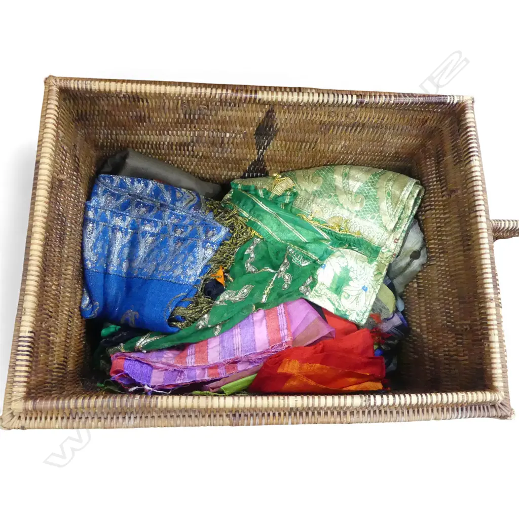 LG LIDDED CANE CONTAINER W.550mm + ASST. SCARVES INSIDE Image 1++