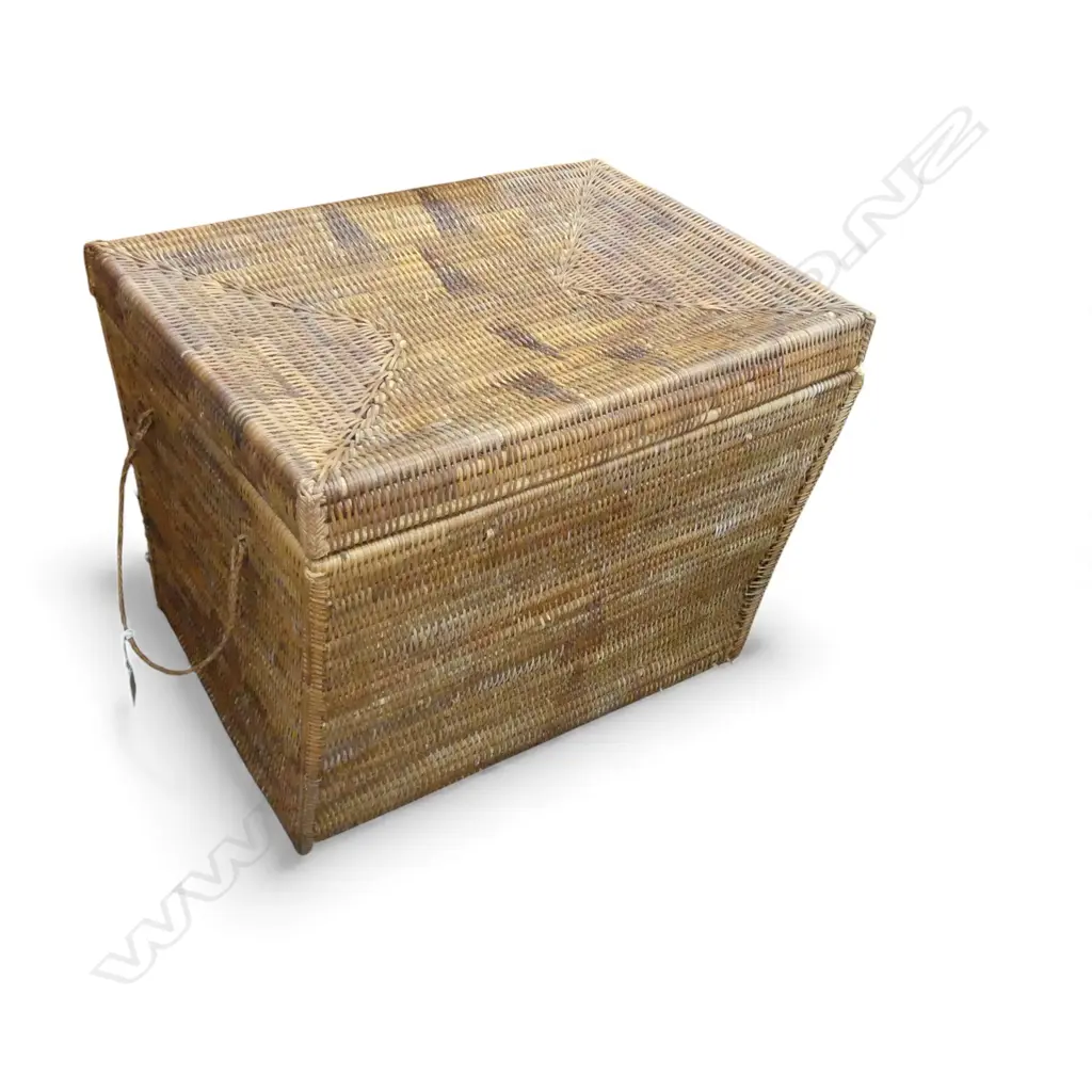 LG LIDDED CANE CONTAINER W.550mm + ASST. SCARVES INSIDE Image 1++