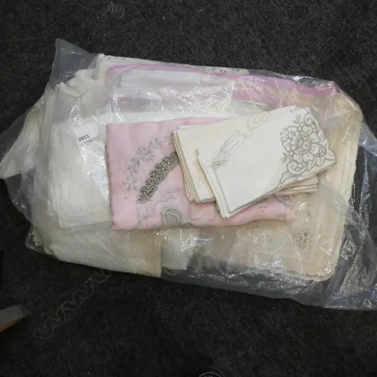 LGE COLLECTION VINTAGE CROCHET + LINEN + OTHER NAPKINS ETC