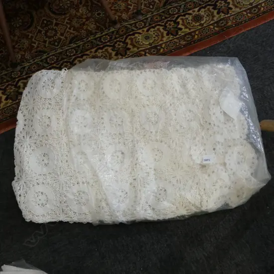 CROCHET TABLECLOTHE  with note: Crochet by grandmother (great) Diedrich (1925)