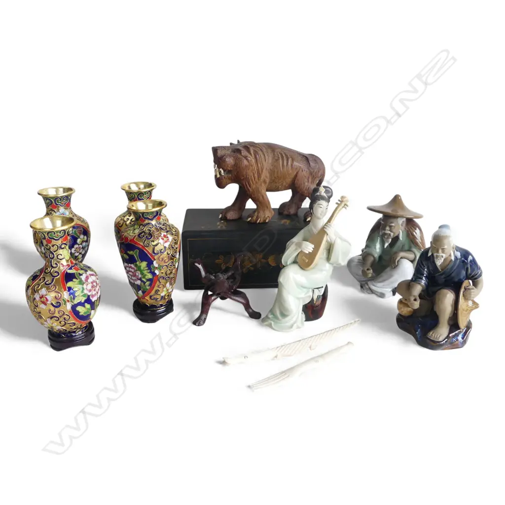 COLLECTION OF 12 ORIENTAL COLLECTABLES CLOISONE CHINESE FIGURES CHINOWSIRY TEACADDY ETC L190MM Image 1++