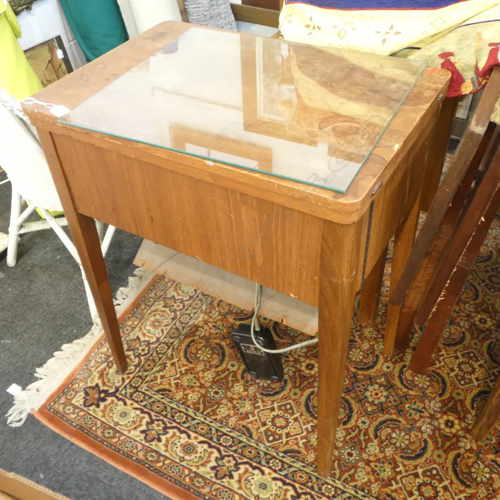 MAHOGANY SINGER SEWING TABLE W.625mm AF Image 1++