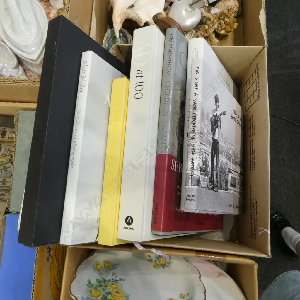 BOX OF 8 REFERNCE BOOKS Image 1++