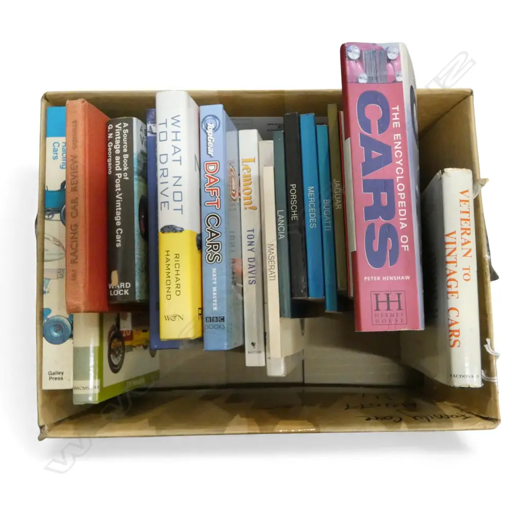 BOX OF BOOKS CLASSIC CARS ETC Image 1++