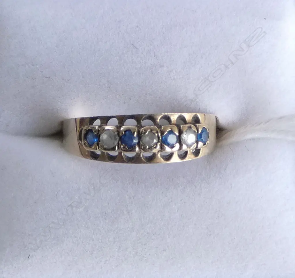9ct SYN BLUE & WHITE STONE RING, 1.92gm SIZE O Image 1++