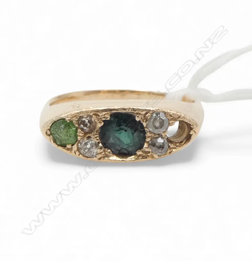 18CTY/G DIAMOND/GREEN GARNET? RING (one stone absent  & FAULTS TO STONES) 4.99gms  SIZE Q? Image 1++