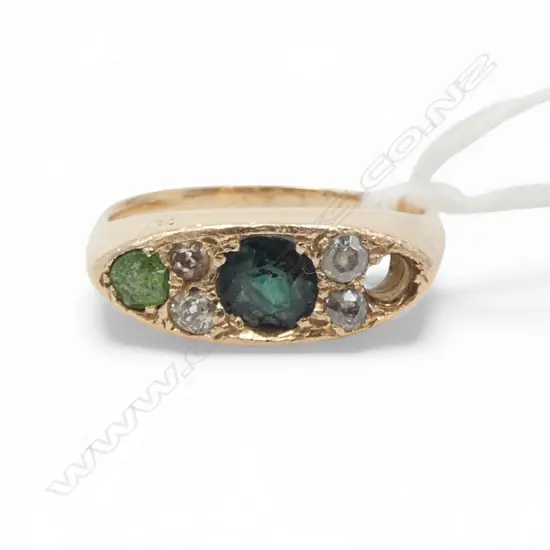 18CTY/G DIAMOND/GREEN GARNET? RING (one stone absent  & FAULTS TO STONES) 4.99gms  SIZE Q?