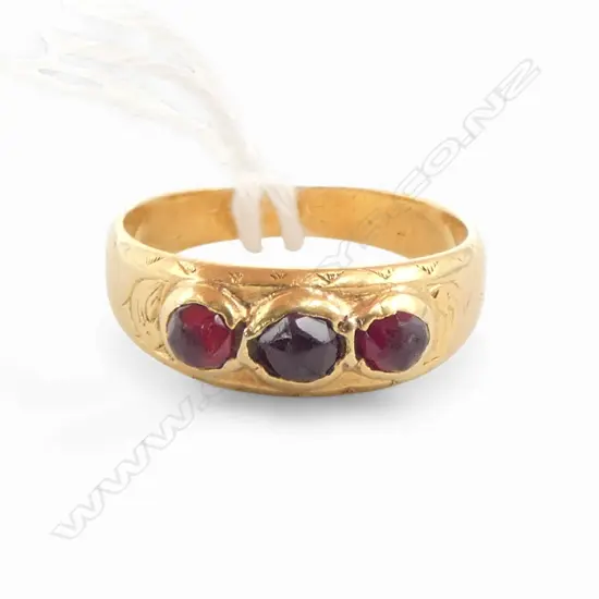 VINTAGE 18CT Y/GOLD & GARNET RING 3.60gms SIZE J
