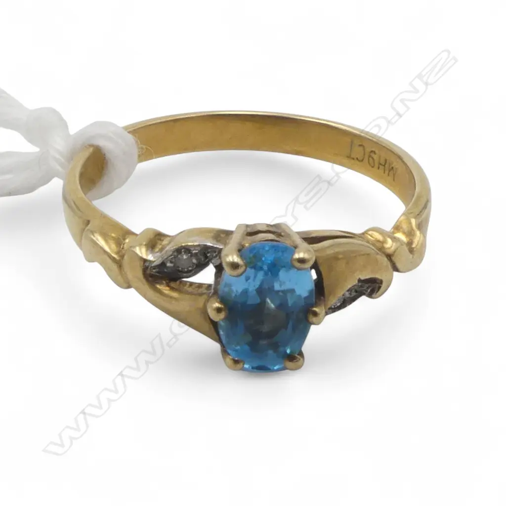 9ct GOLD, DIAMOND & TOPAZ RING 1.84gms SIZE L Image 1++