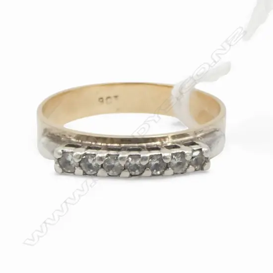 9CT GOLD AND WHITE SPINEL RING 2.32gms SIZE P