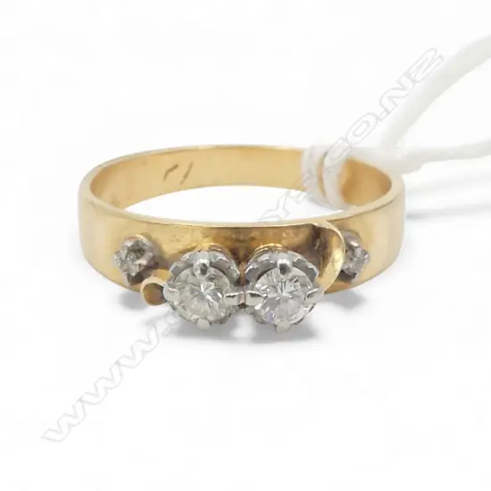 VINTAGE 18ct GOLD & 2 STONE DIAMOND RING 4gms SIZE Q