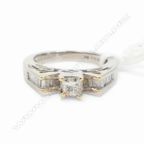 14ct W/GOLD & DIAMOND RING w bagette shoulders, central stone enhanced, 5gm SIZE N1/2