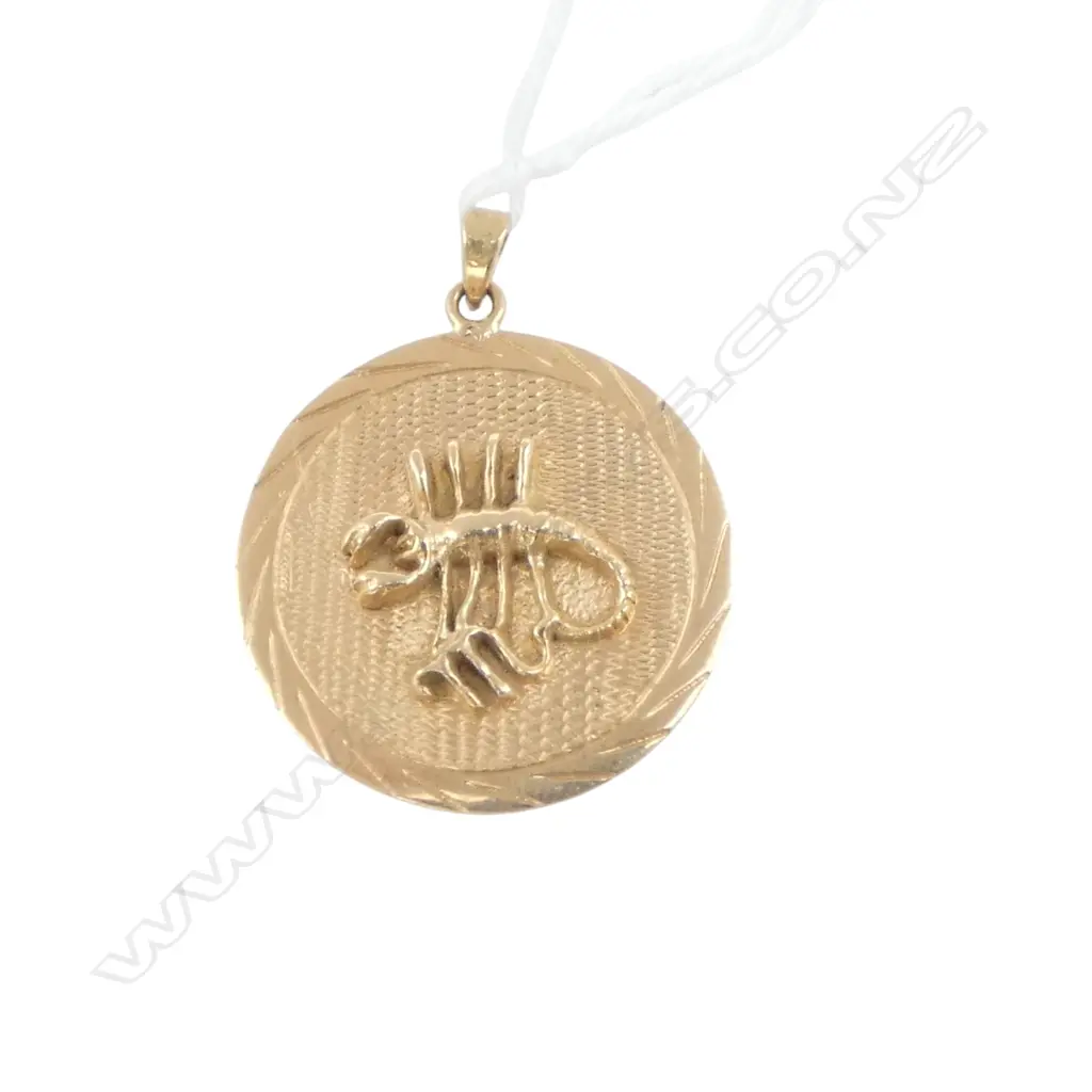 14ct GOLD SCORPIAN ZODIAC DISC PENDANT 6.3gms Image 1++