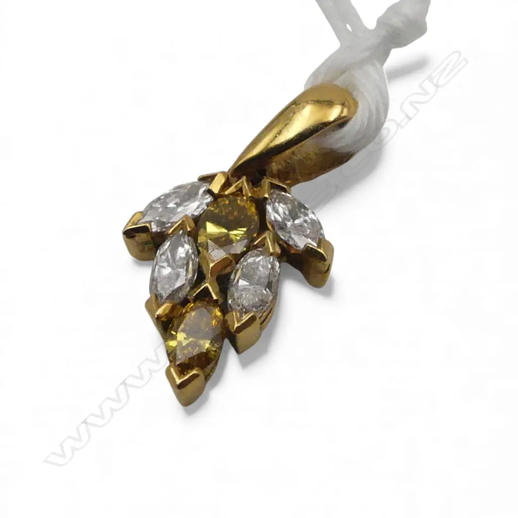 18ct & 6 marquise DIAMOND (3 WHITE 3 CHAMPAGNE) PENDANT modern designer pce. 1.76gms  Image 1++