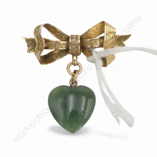 9ct GOLD & POUNAMU HEART BROOCH, metal pin, 3.1gm