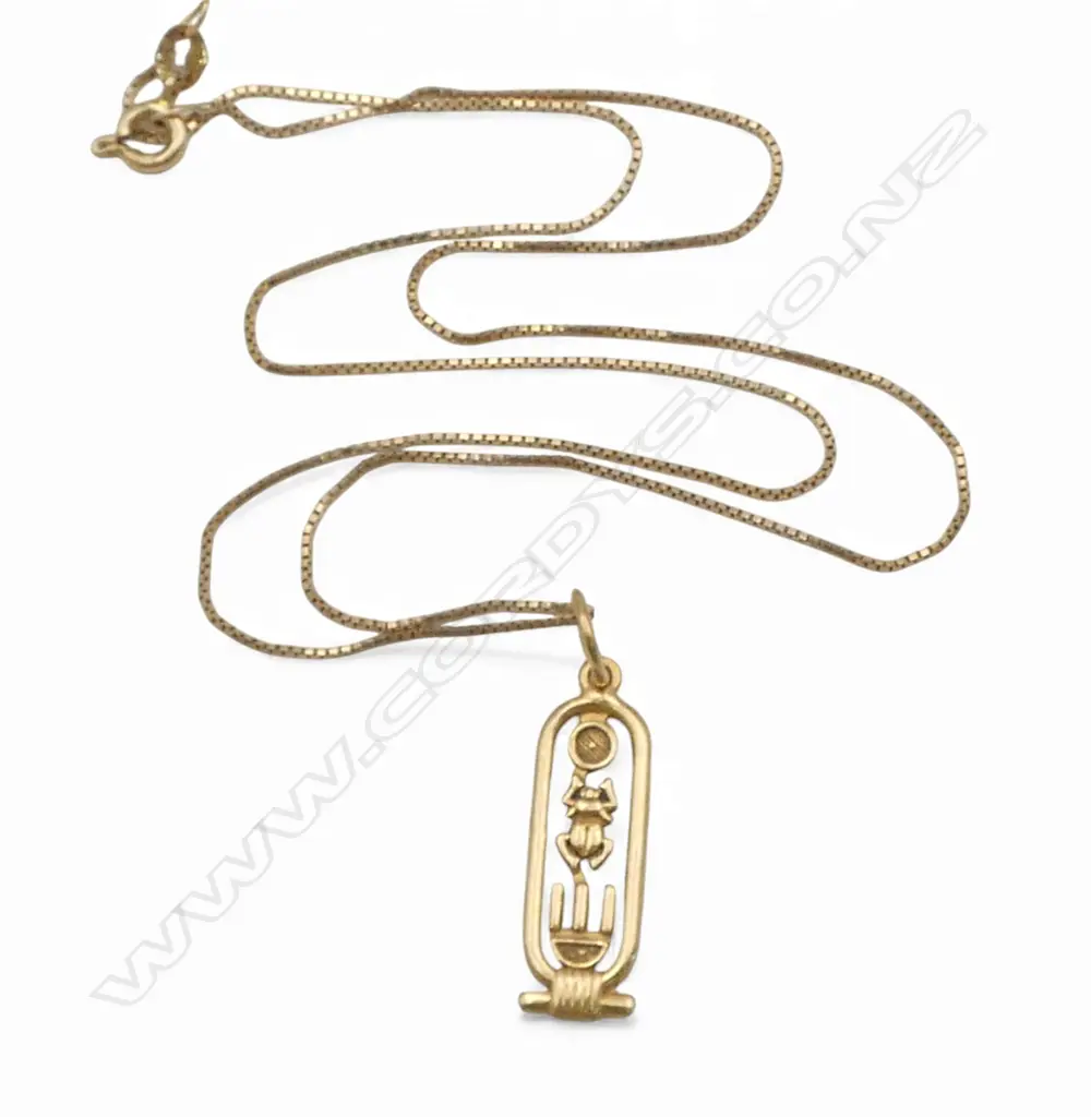 9ct GOLD PENDANT ON FINE CHAIN NECKLACE 2.38gms Image 1++
