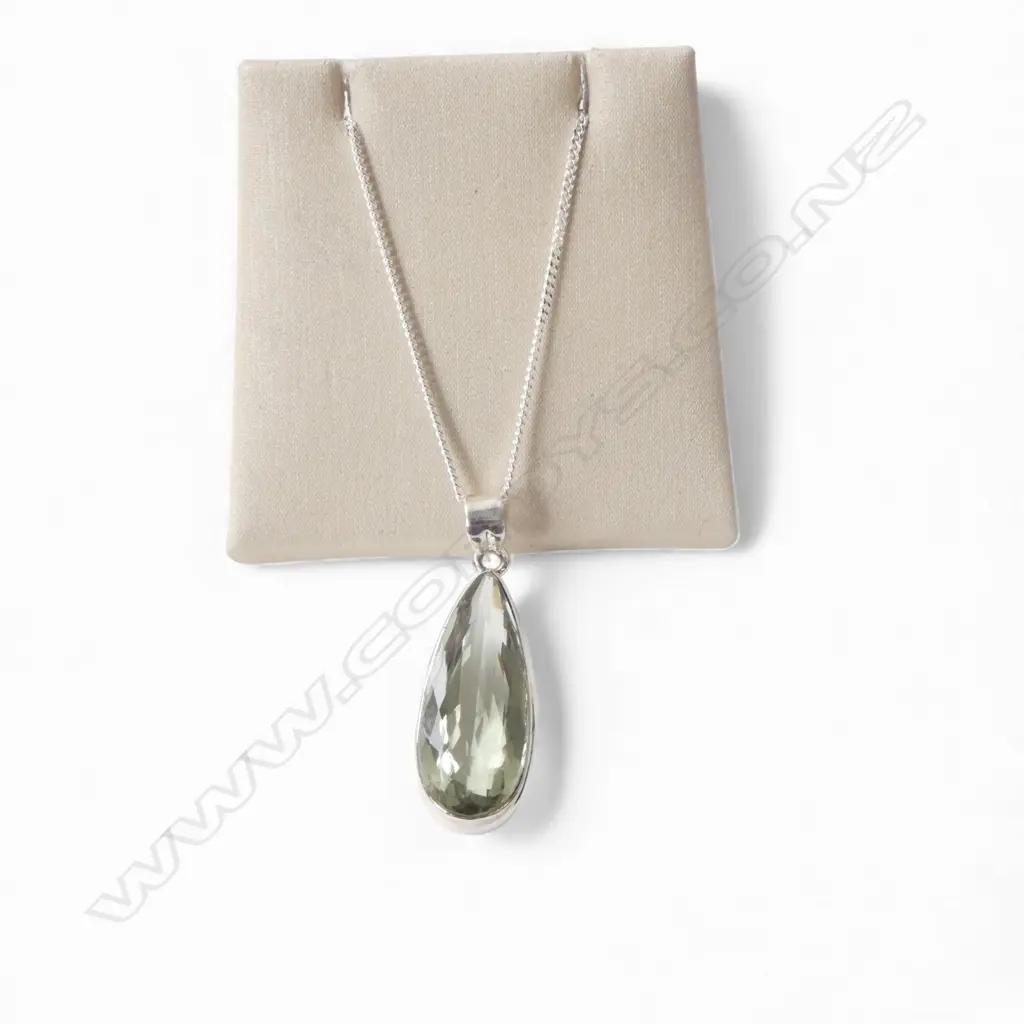 SILVER & GREEN AMETHYST PENDANT on SILVER CHAIN Image 1++