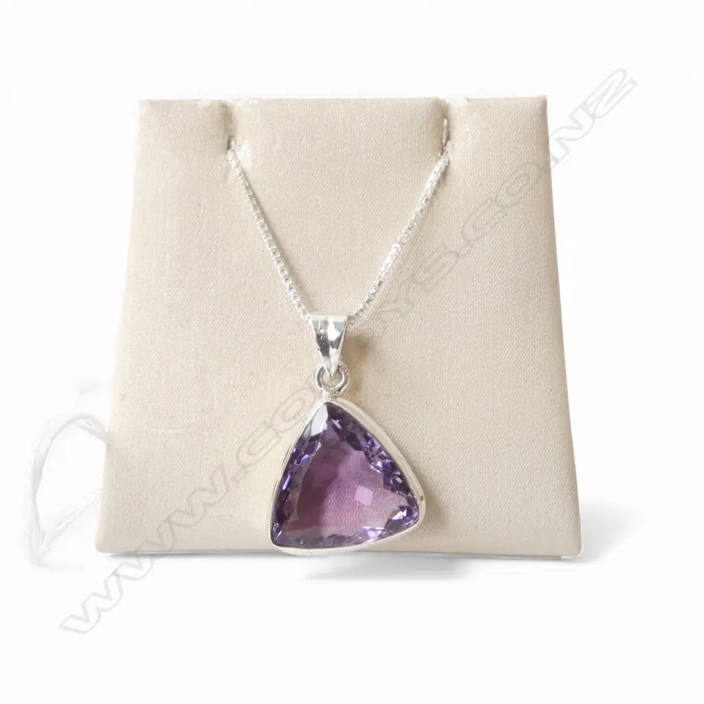 SILVER & AMETHYST PENDANT on SILVER CHAIN Image 1++