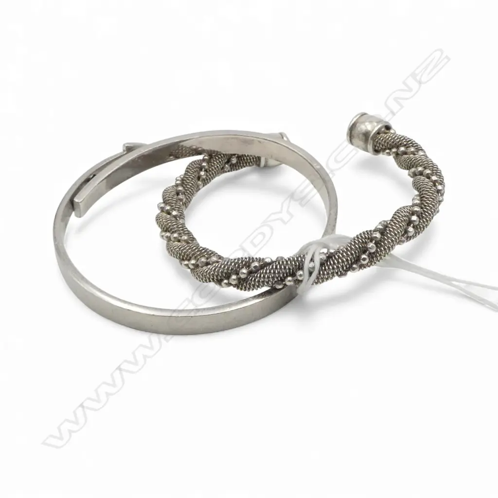 2 SILVER BANGLES, 47.7gm, ARROW BRACELET Dia.60 x 50mm Image 1++