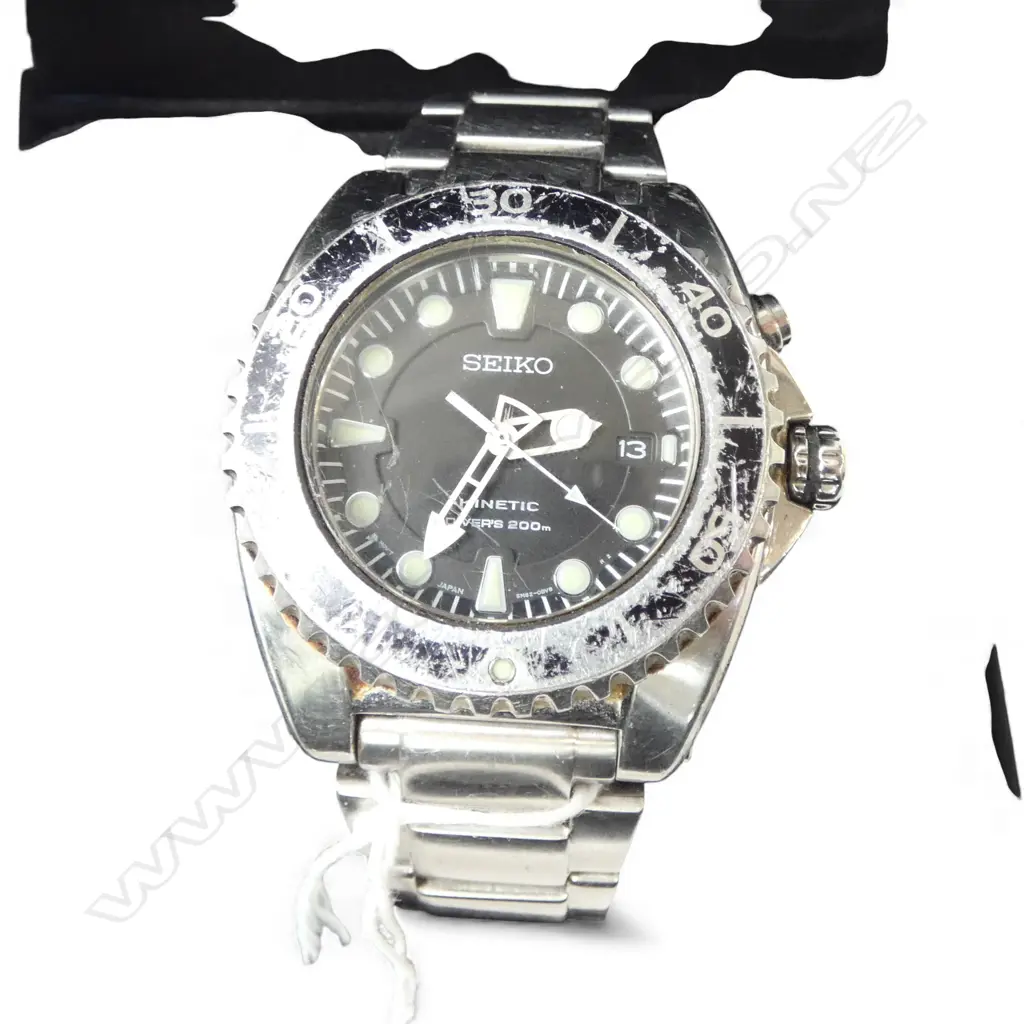 SEIKO KINETIC DIVERS WRISTWATCH; SKA 37191 1N2799 in box with papers Image 1++