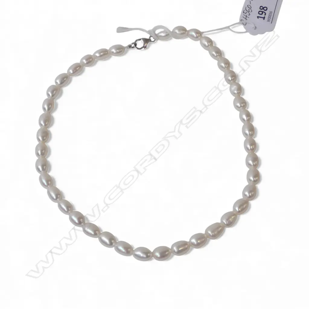 WHITE FRESH WATER PEARL NECKLACE w SILVER CLASP, L.400mm Image 1++