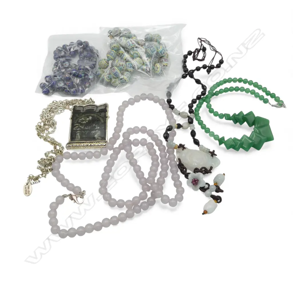 SMALL BOX CHINESE NECKLACES ETC & A TRELISE COOPER PENDANT Image 1++