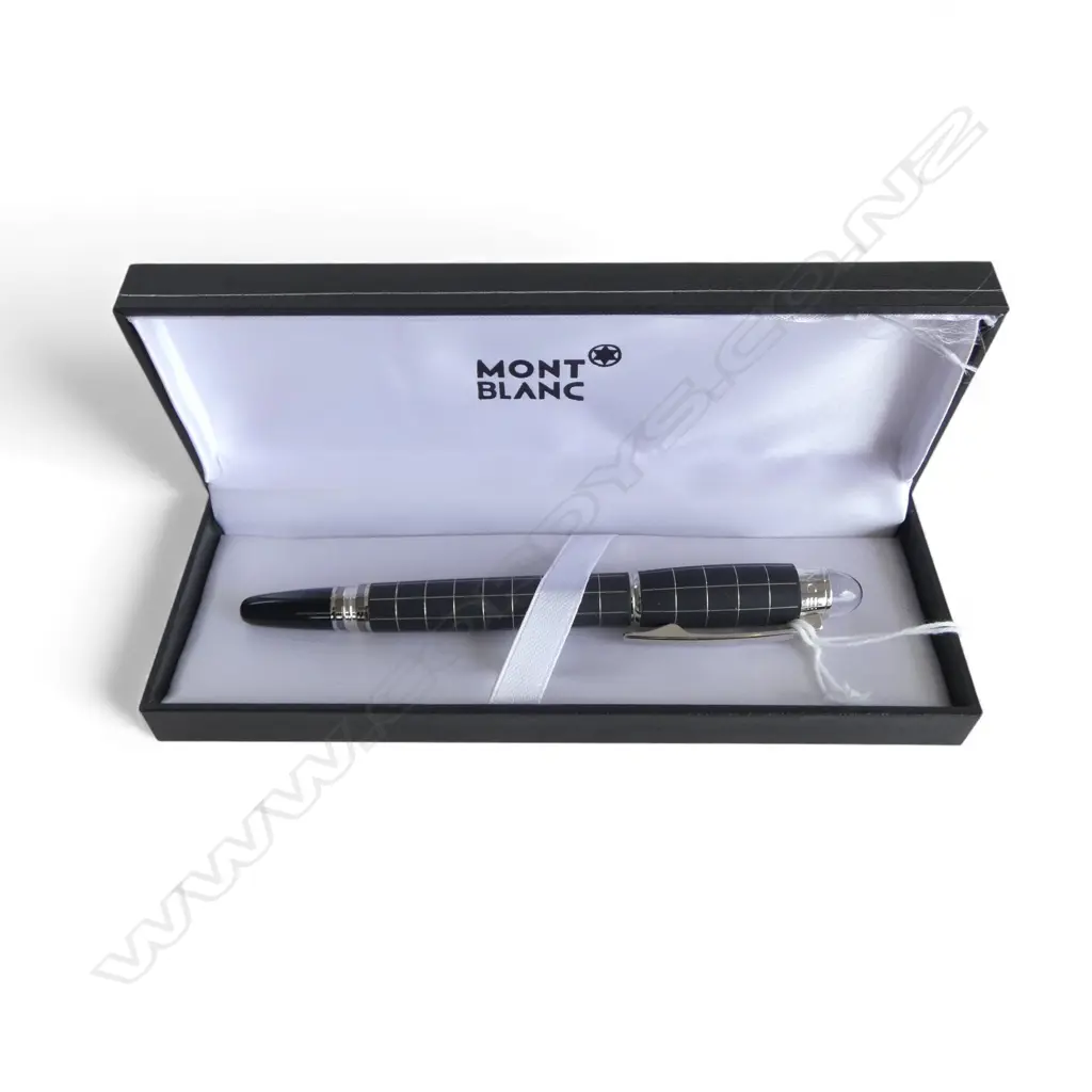 MONT BLANC FOUNTAIN PEN, serial number NDL 33966L, in box (585. 14ct WG nib) Image 1++