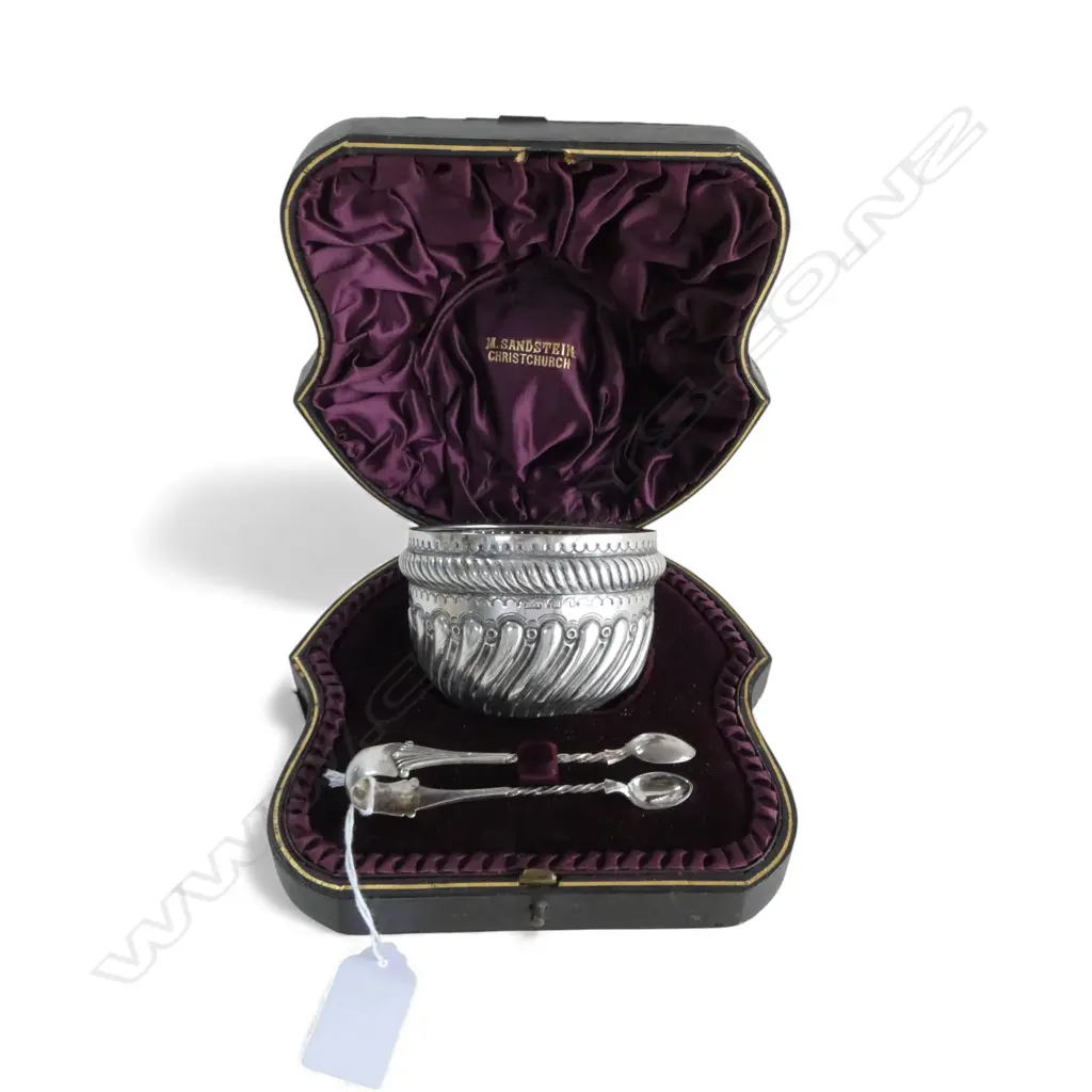 VICTORIAN STG SILVER SUGAR & TONG SET, HILLIARD THOMASON, BIRMINGHAM 1878, 121gm, in M. Sandstein Christchurch case Image 1++