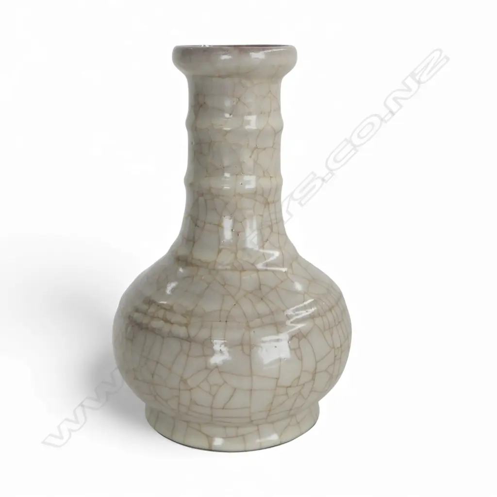 Ge Yao String-Patterned Bottle. Celadon glaze showing a hazy and opaque effect  with crackle finish H.270mm Image 1++