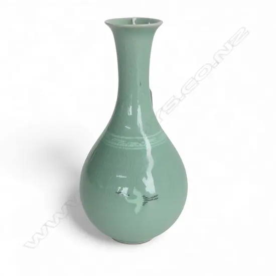 ANTIQUE KOREAN CELADON VASE, H.175mm, signed