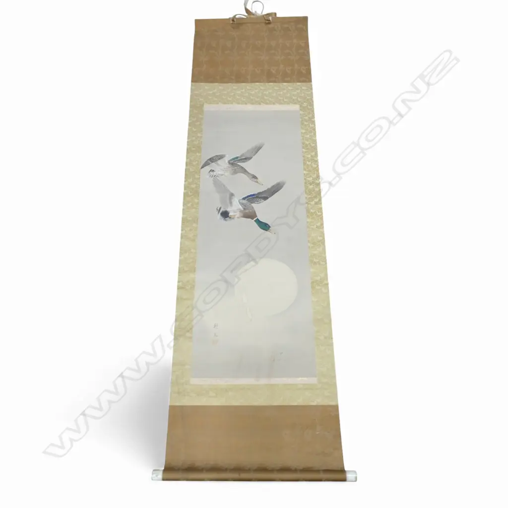 SIGNED ORIENTAL SCROLL KAKIMONO INSUMI IN COLOUR ON SILK  2 DUCKS FLYING  Image 1++