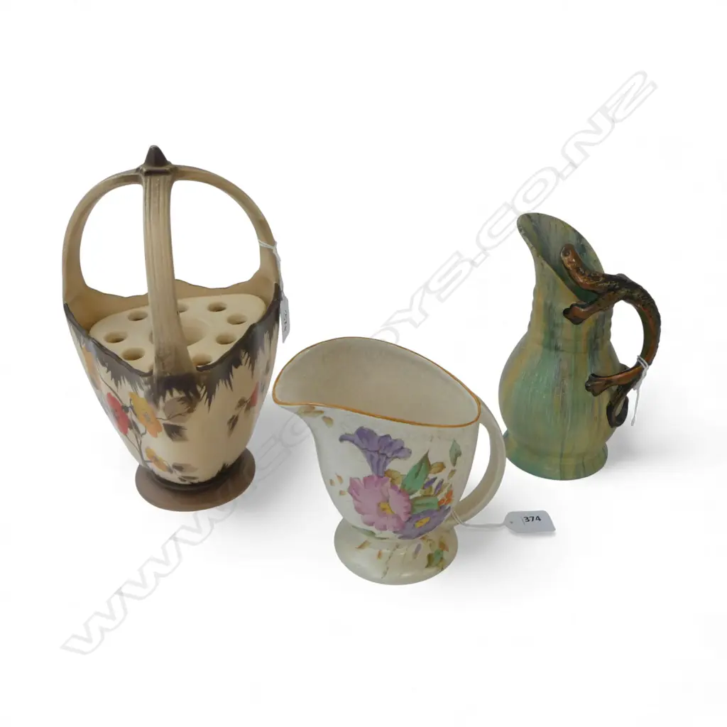 3 VINTAGE ENGLISH VASES Image 1++