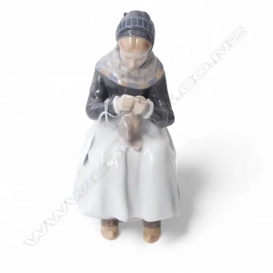 ROYAL COPENHAGEN WOMAN KNITTING #1317 H.225mm