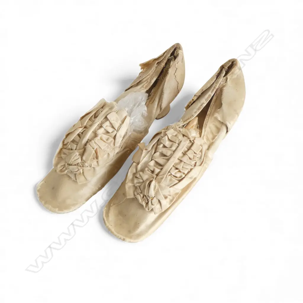 PR VICTORIAN or GEORGIAN SILK LADIES SHOES rare but some distress Image 1++