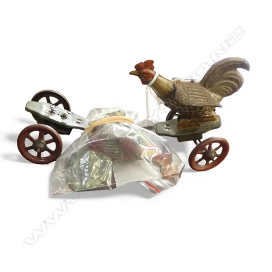 VINTAGE GERMAN TINPLATE FIGHTING ROOSTERS wind-up toy. 1 rooster not secured to stand. L.250mm.