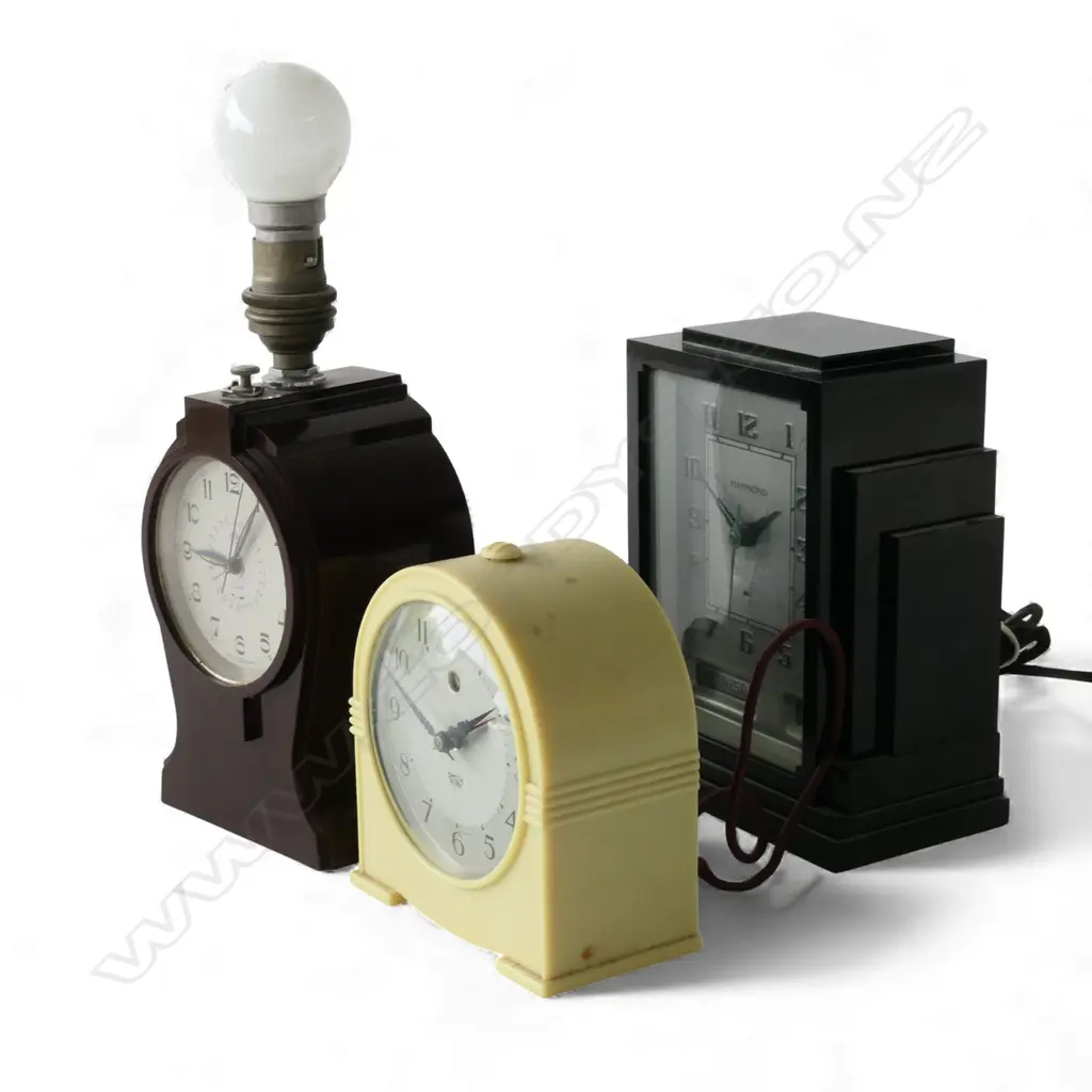 3 1920/30s BAKELITE ELECTRIC CLOCKS: HAMMOND, SMITHSECTRIC & COTNA, TALLEST 270mm (incl. LIGHTBULB) Image 1++