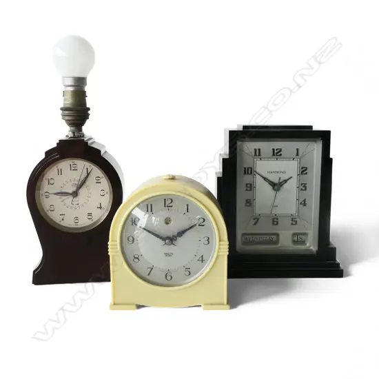3 1920/30s BAKELITE ELECTRIC CLOCKS: HAMMOND, SMITHSECTRIC & COTNA, TALLEST 270mm (incl. LIGHTBULB)