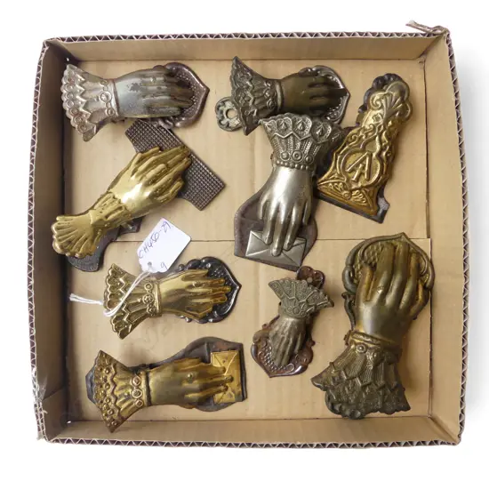 9 VINTAGE GILT & METAL LETTER/NOTE CLIPS: 8 HANDS + 'A'