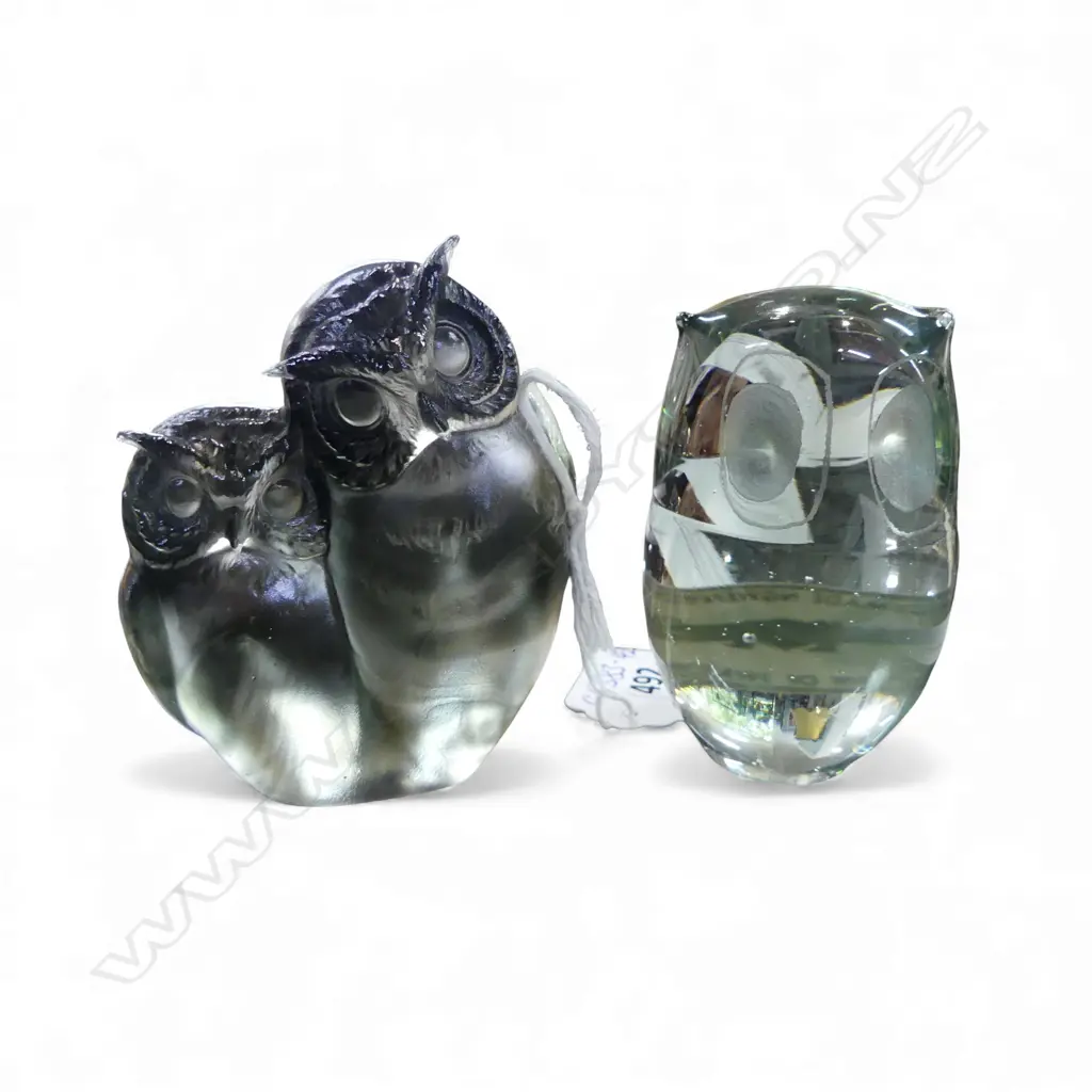 2 GLASS OWL ORNAMENTS 1 labelled 'Ngwenya Glass' & 1 signed 'tittut' Image 1++