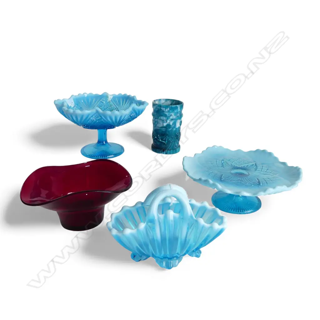 5 VINTAGE GLASS PCES: BLUE PRESSED GLASS ETC 1 tazza repaired Image 1++